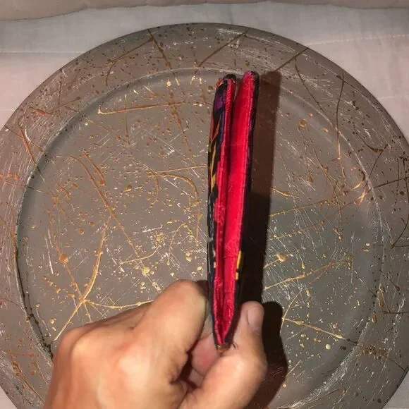 𝑽𝒆𝒓𝒂 𝑩𝒓𝒂𝒅𝒍𝒆𝒚 From A to Vera Logo Frill Magnetic Double Zip Wallet - Picture 6 of 13
